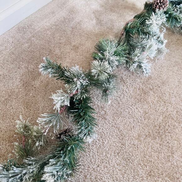 NWOT Ashland Holiday Woodland Snowflake Pinecone Snow Garland Decor - Picture 6 of 16